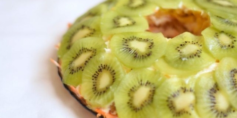 Salata od smaragda: sa kivijem, sa piletinom, sa grožđem